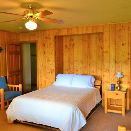 Twin Peaks Guest Ranch Villa Salmon Exterior photo