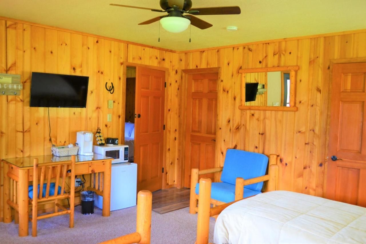 Twin Peaks Guest Ranch Villa Salmon Exterior photo