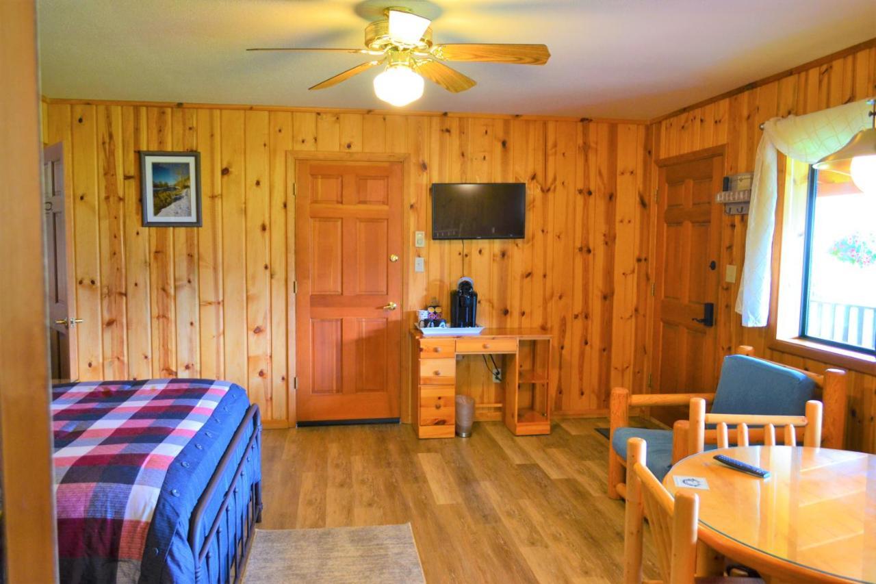 Twin Peaks Guest Ranch Villa Salmon Exterior photo