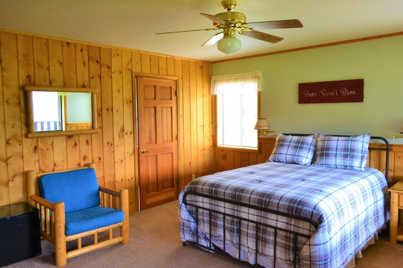 Twin Peaks Guest Ranch Villa Salmon Exterior photo