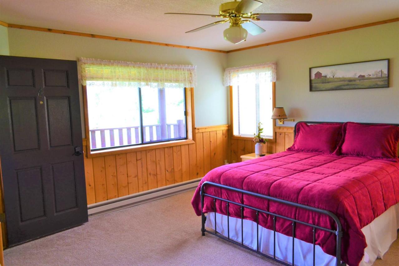 Twin Peaks Guest Ranch Villa Salmon Exterior photo