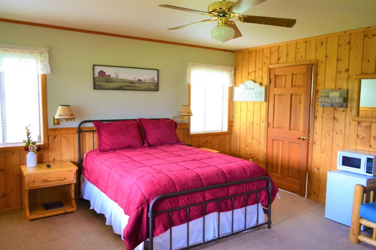 Twin Peaks Guest Ranch Villa Salmon Exterior photo