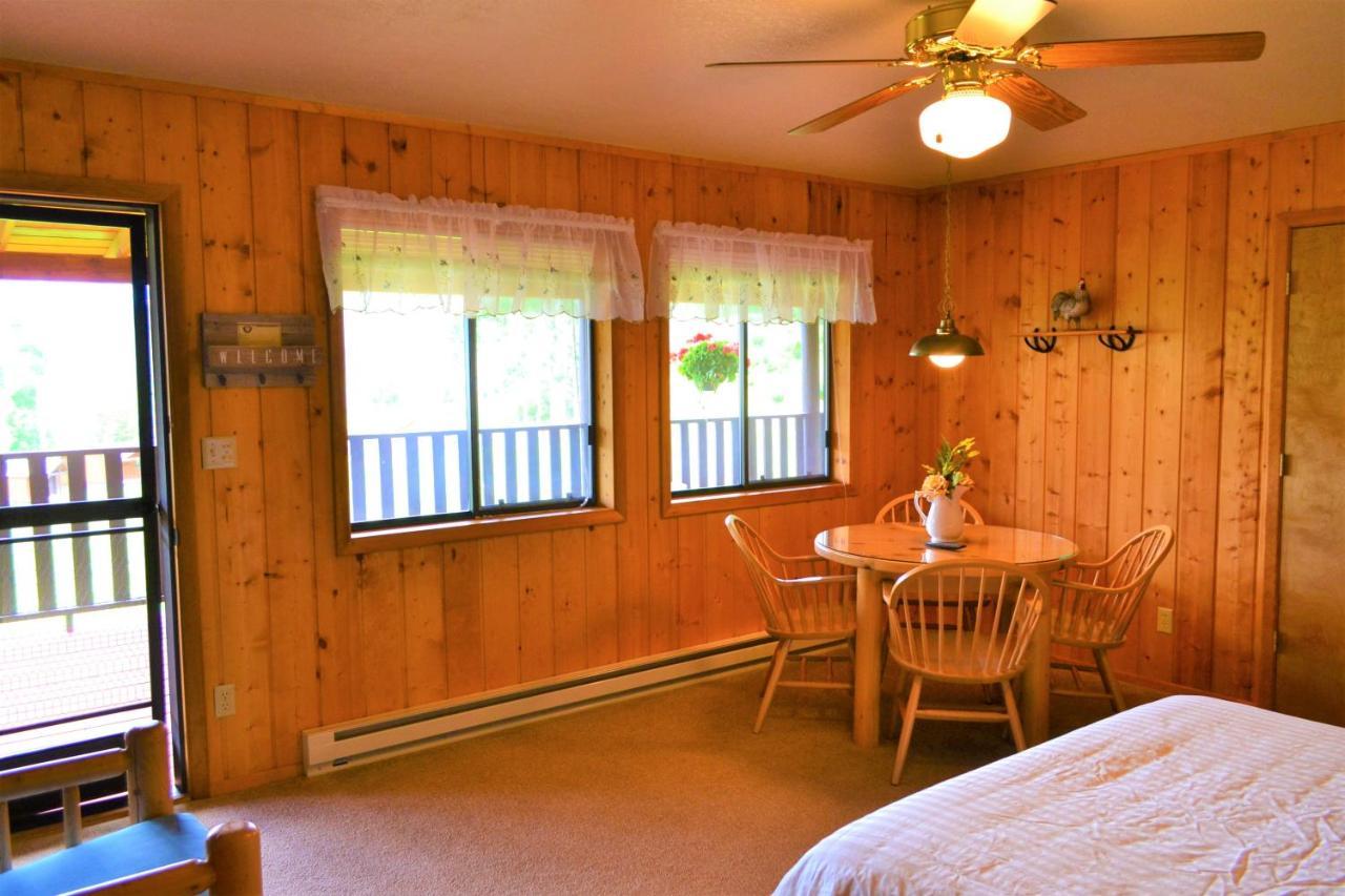 Twin Peaks Guest Ranch Villa Salmon Exterior photo