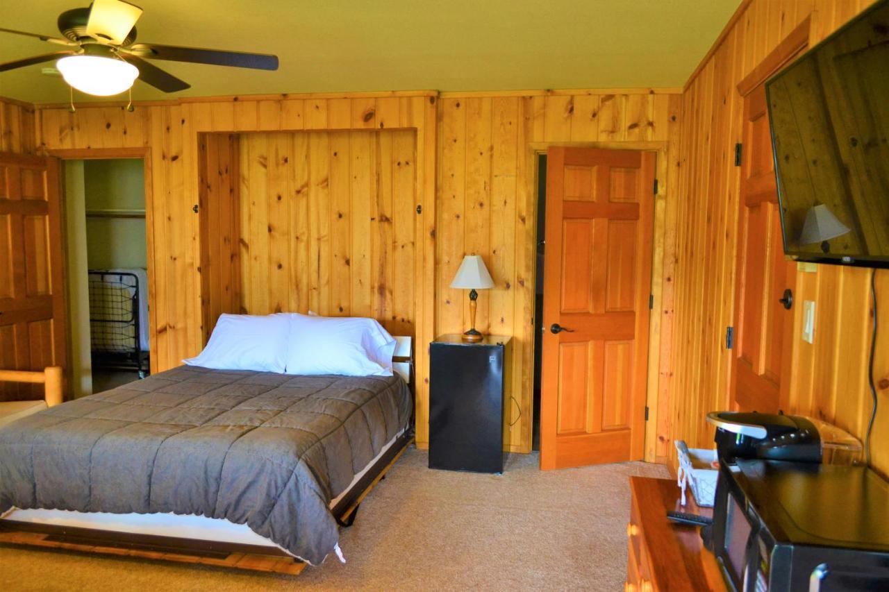 Twin Peaks Guest Ranch Villa Salmon Exterior photo